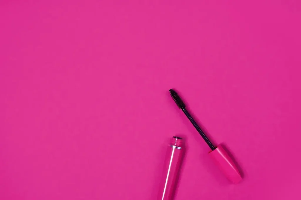 mascara roze achtergrond