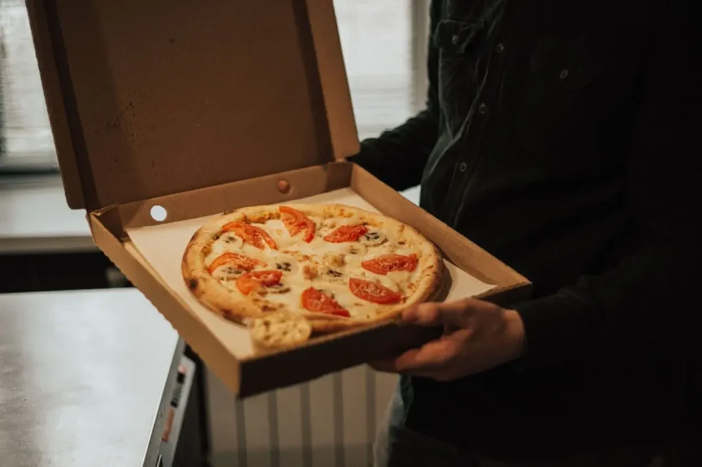 pizza in karton